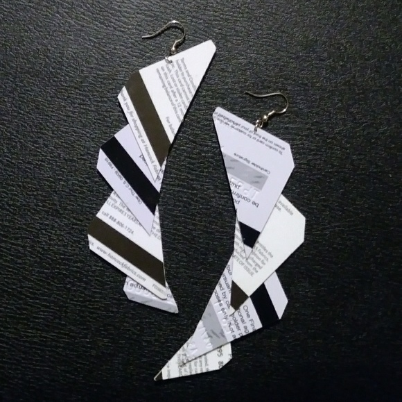 Red & Black Credit Card Earrings - Picture 4 of 4